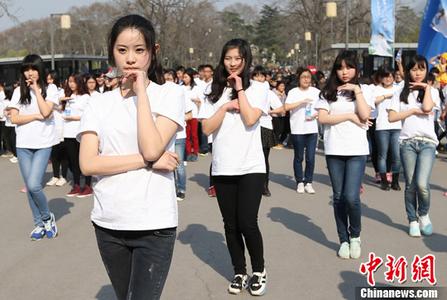 鞠婧祎网纱遮面神秘迷人 眼下腮红妆纯欲感拉满